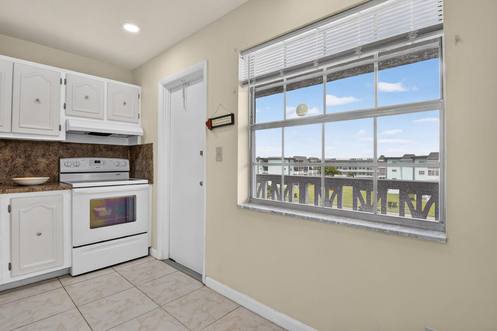 4140 Nw 44th Avenue - Photo 5
