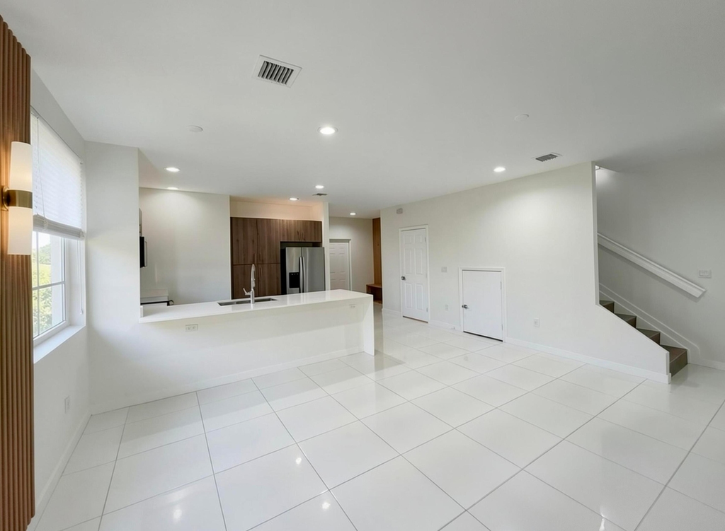1030 Crystal Way - Photo 5