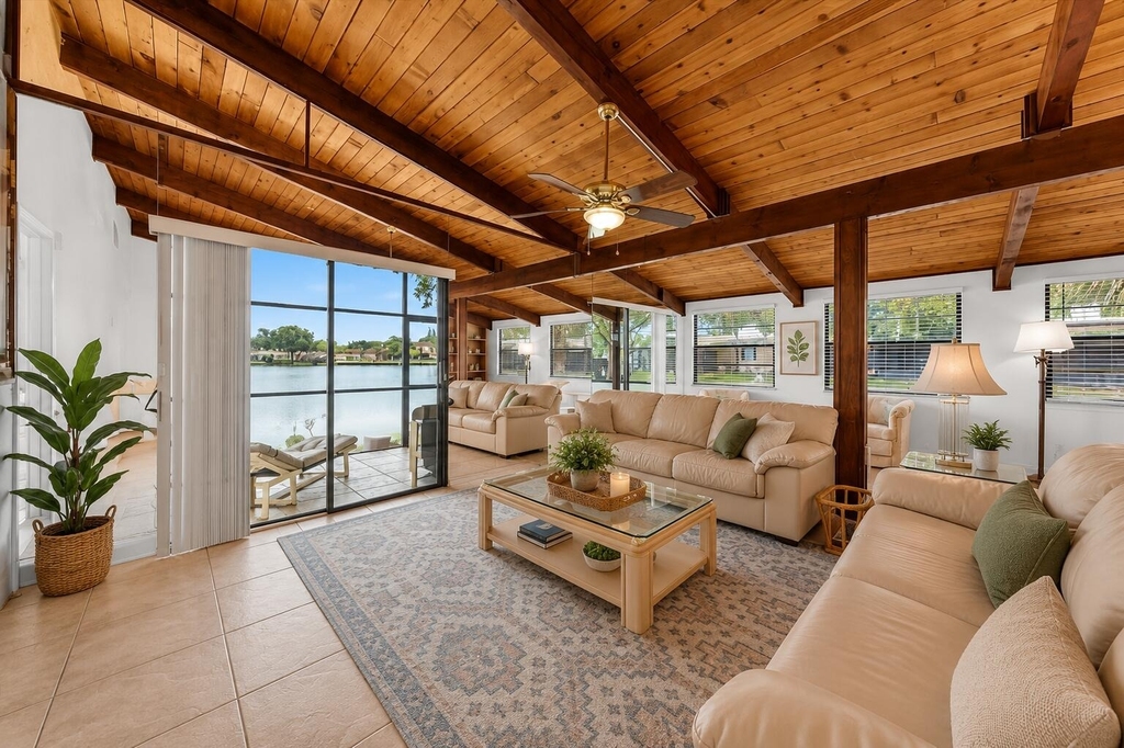 412 Briarwood Circle - Photo 1