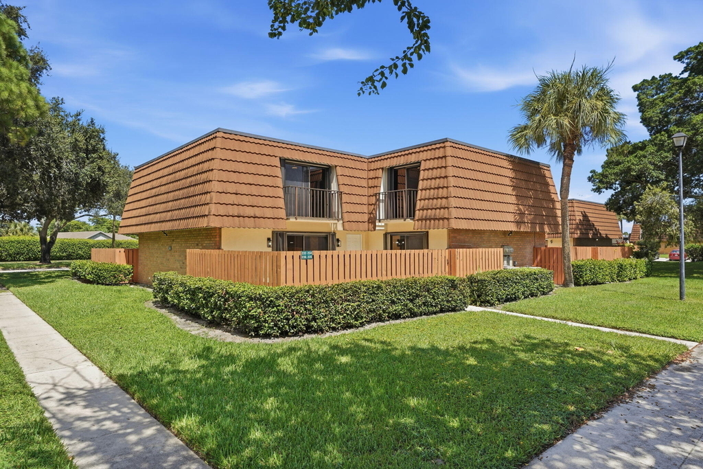 236 Charter Way - Photo 2