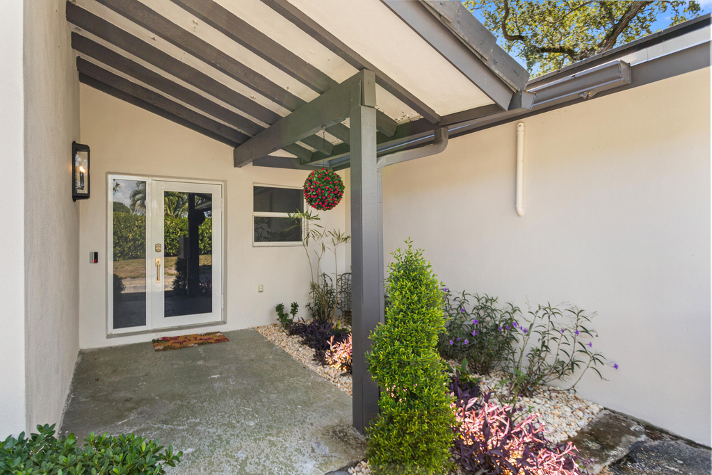 1050 Sw 1st Street - Photo 2