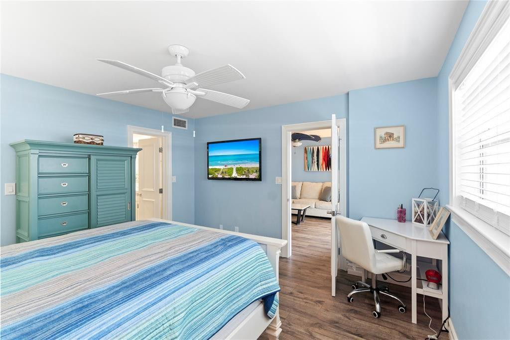 1161 Hillsboro Mile - Photo 12