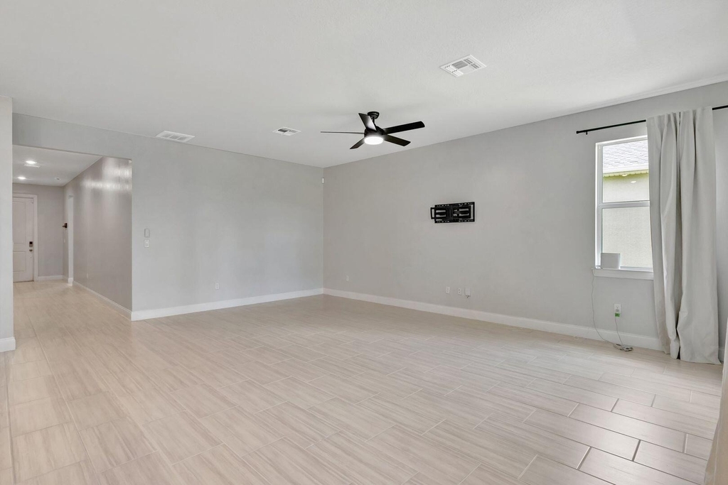 8606 Dahlia Circle - Photo 1