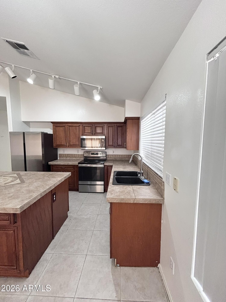 7561 W Cameron Drive - Photo 8