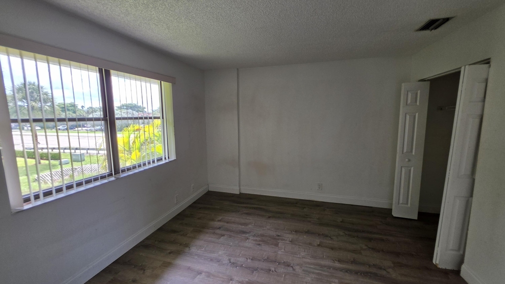 11403 Royal Palm Boulevard - Photo 7