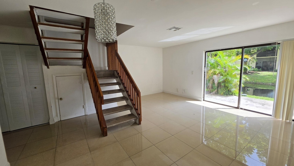 11403 Royal Palm Boulevard - Photo 3