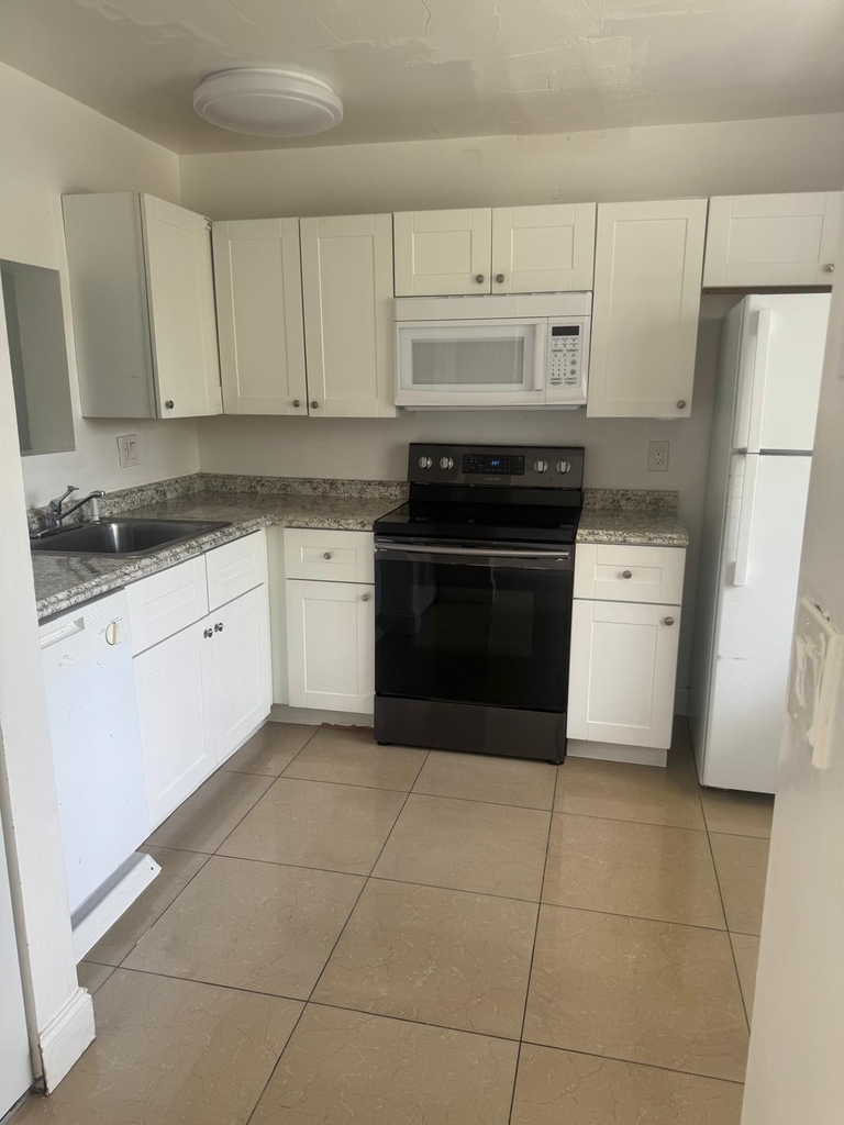 11403 Royal Palm Boulevard - Photo 16