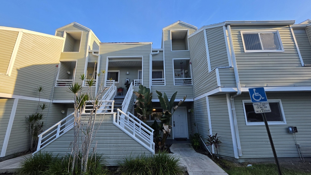 3453 Nw 44th Street - Photo 0