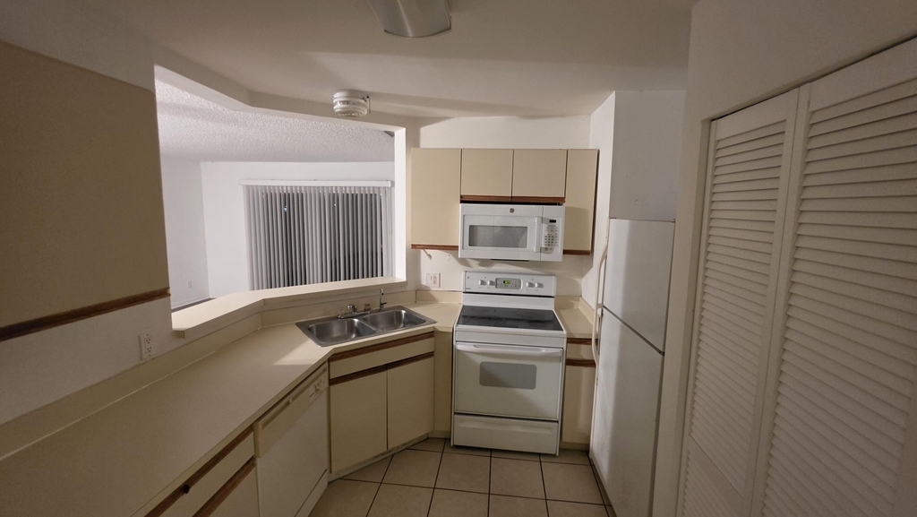 3453 Nw 44th Street - Photo 7