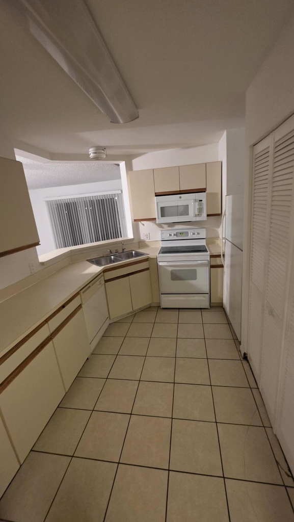 3453 Nw 44th Street - Photo 6