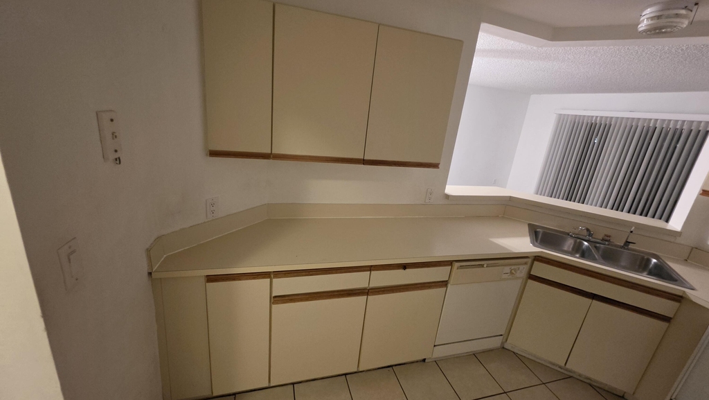 3453 Nw 44th Street - Photo 5