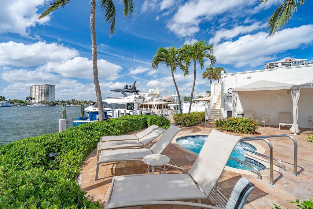 1 Las Olas Circle - Photo 6