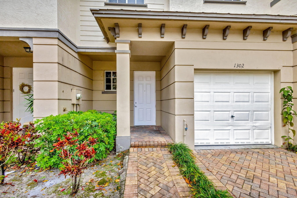 1302 Lucaya Drive - Photo 3