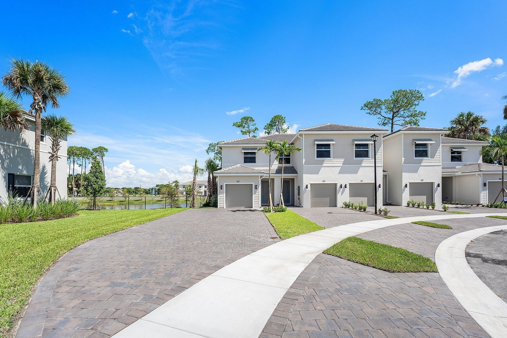 157 Lakeside Landing Court - Photo 1