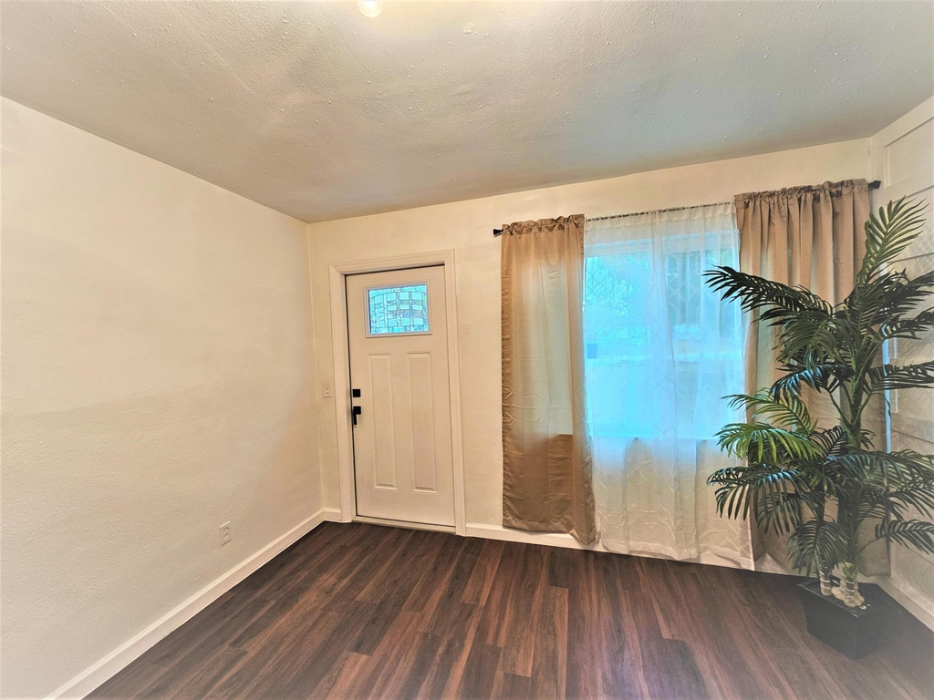 261 6th Court Sw - Photo 1