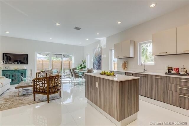 686 Ne 43rd Street - Photo 5