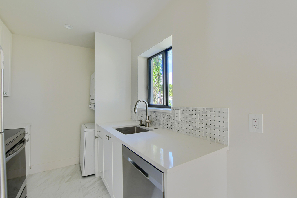 2503 Oceanview Avenue - Photo 4