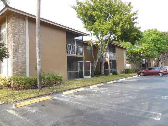 8393 Royal Palm Boulevard - Photo 18