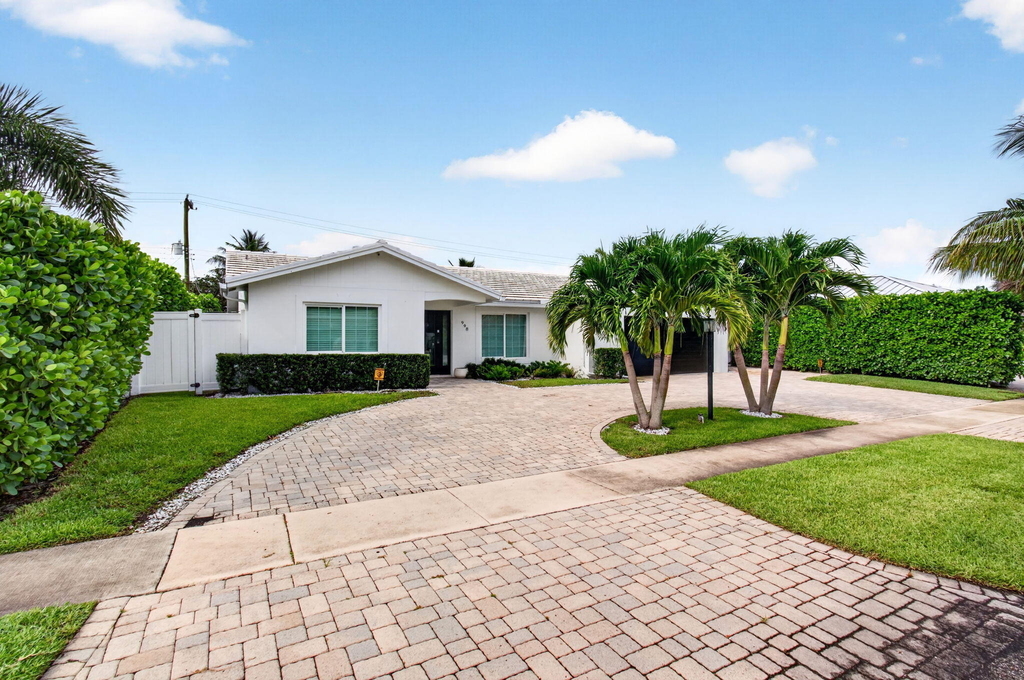 998 Sw 7th Street - Photo 1