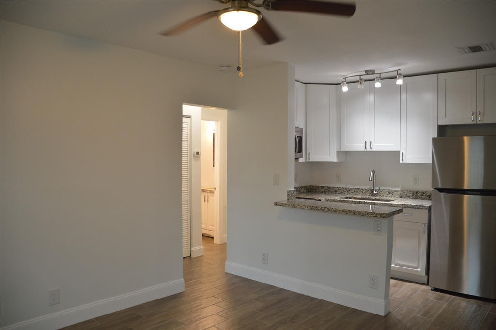823 Ne 14th Court - Photo 1