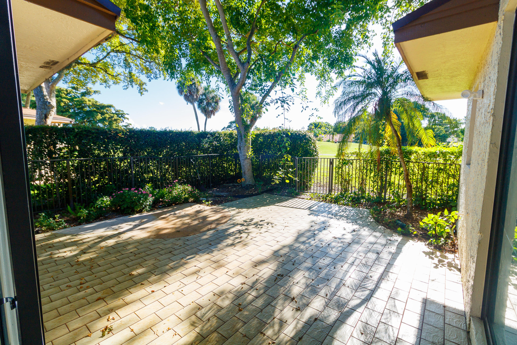 8197 Royal Palm Court - Photo 20