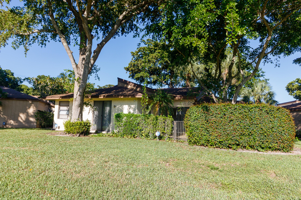 8197 Royal Palm Court - Photo 22