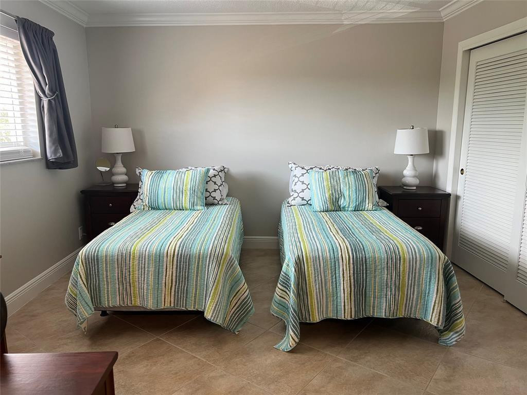 1523 E Hillsboro Boulevard - Photo 31