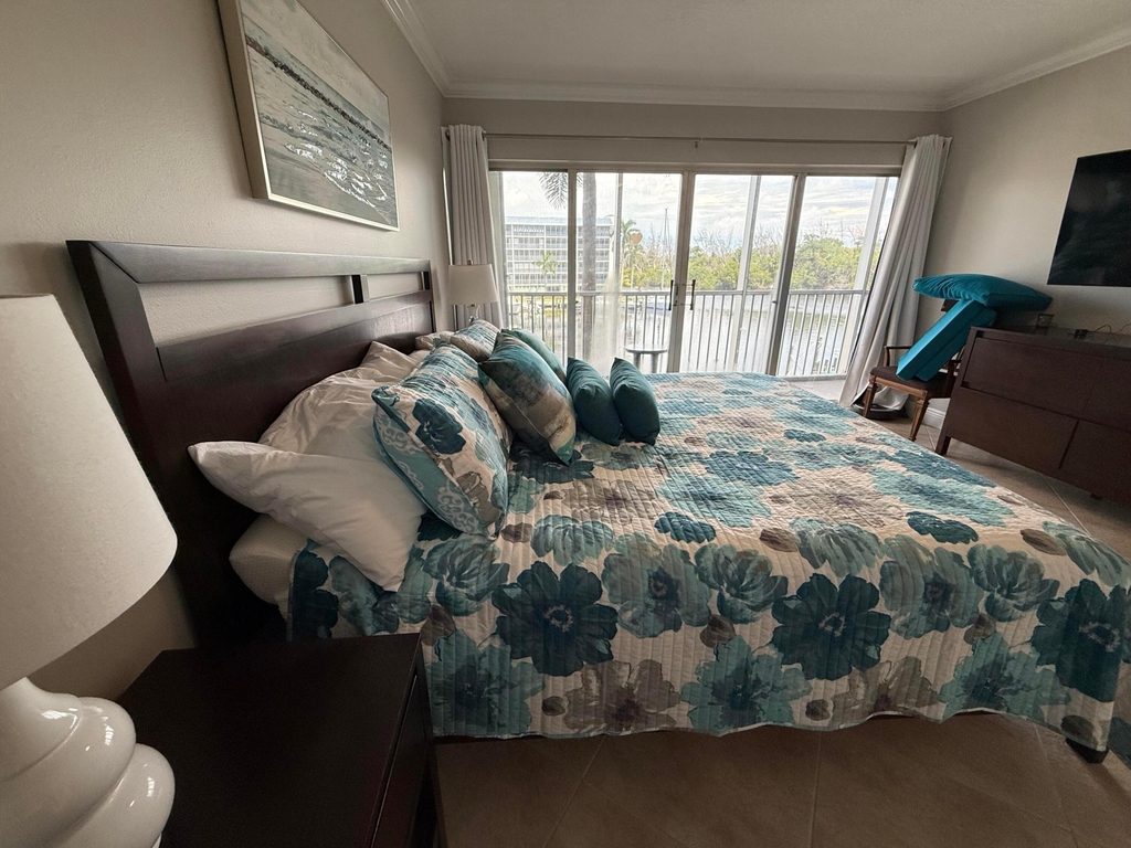 1523 E Hillsboro Boulevard - Photo 28