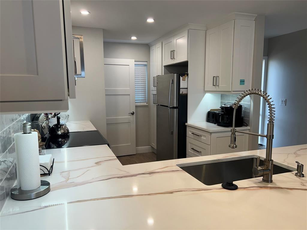 1523 E Hillsboro Boulevard - Photo 0