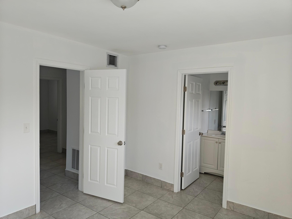 2719 Lincoln Street - Photo 4