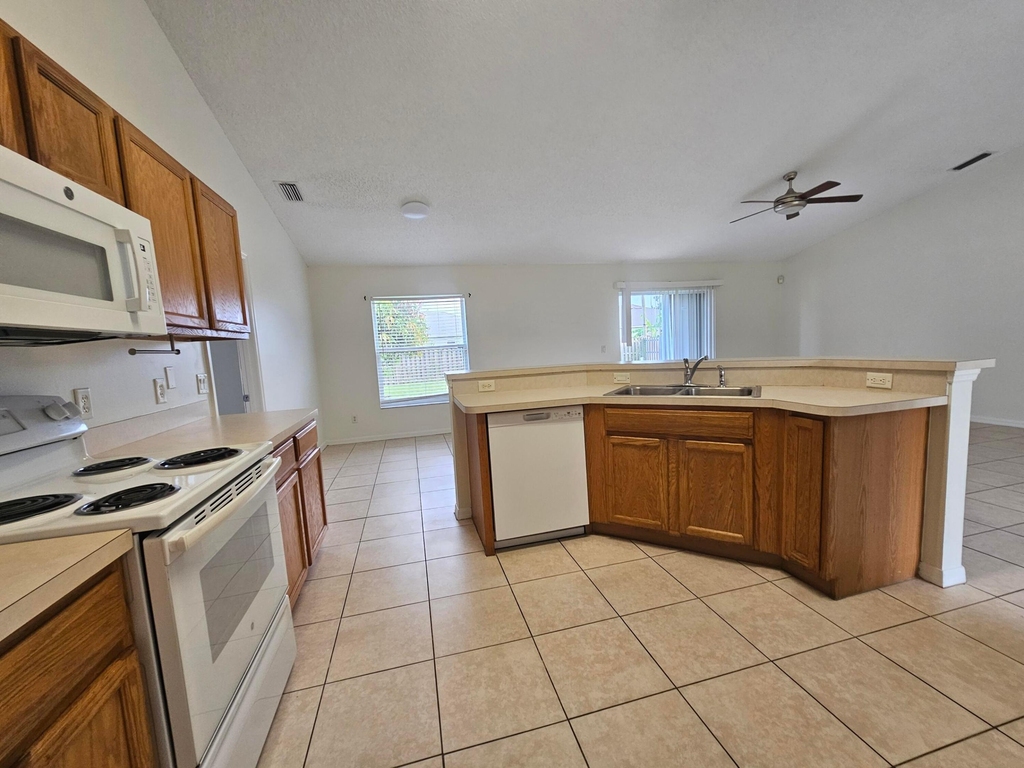 162 Sw Grimaldo Terrace - Photo 2