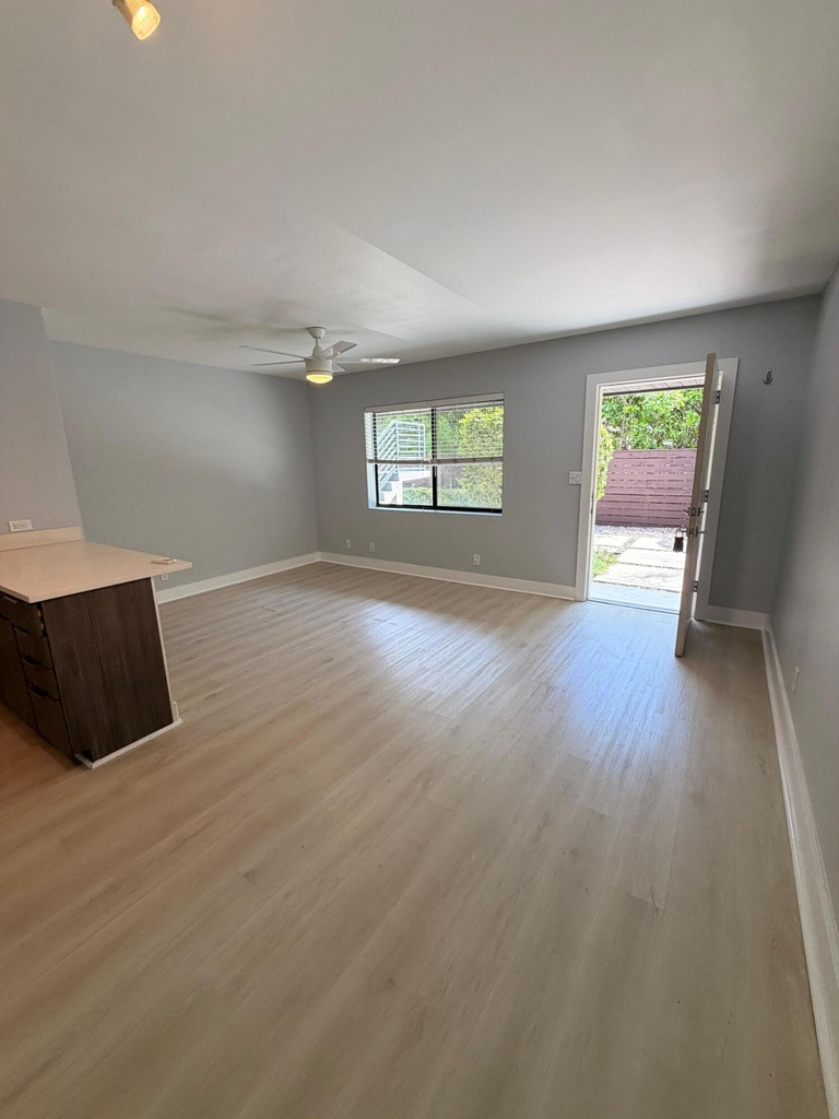 1273 Ne 38th Street - Photo 2