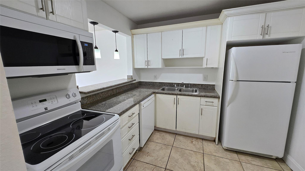 15205 Ne 6th Avenue - Photo 0