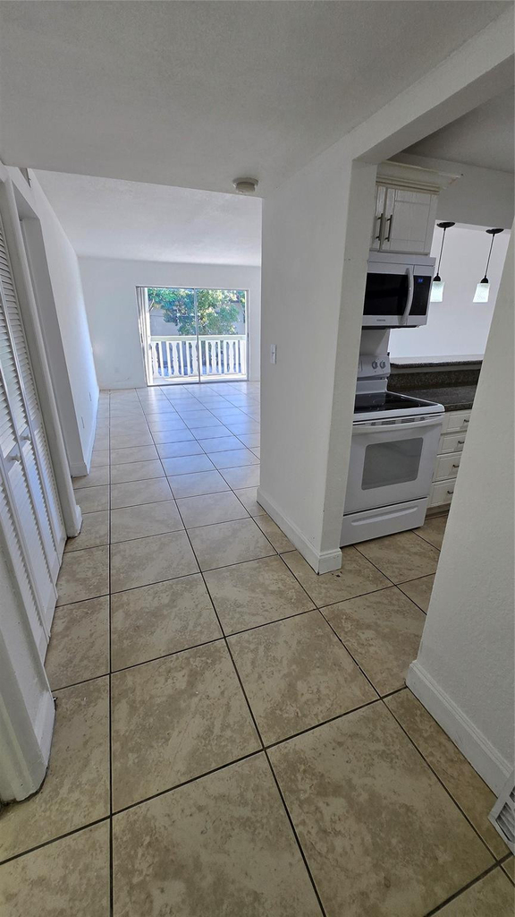 15205 Ne 6th Avenue - Photo 1