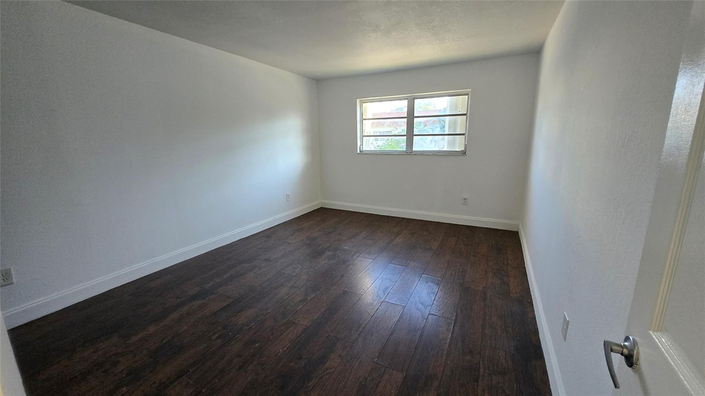 15205 Ne 6th Avenue - Photo 11