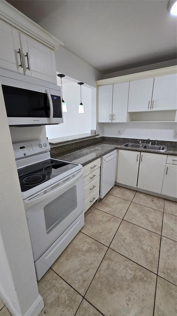 15205 Ne 6th Avenue - Photo 2