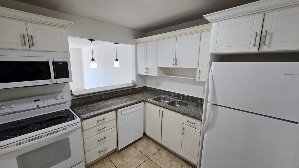 15205 Ne 6th Avenue - Photo 3