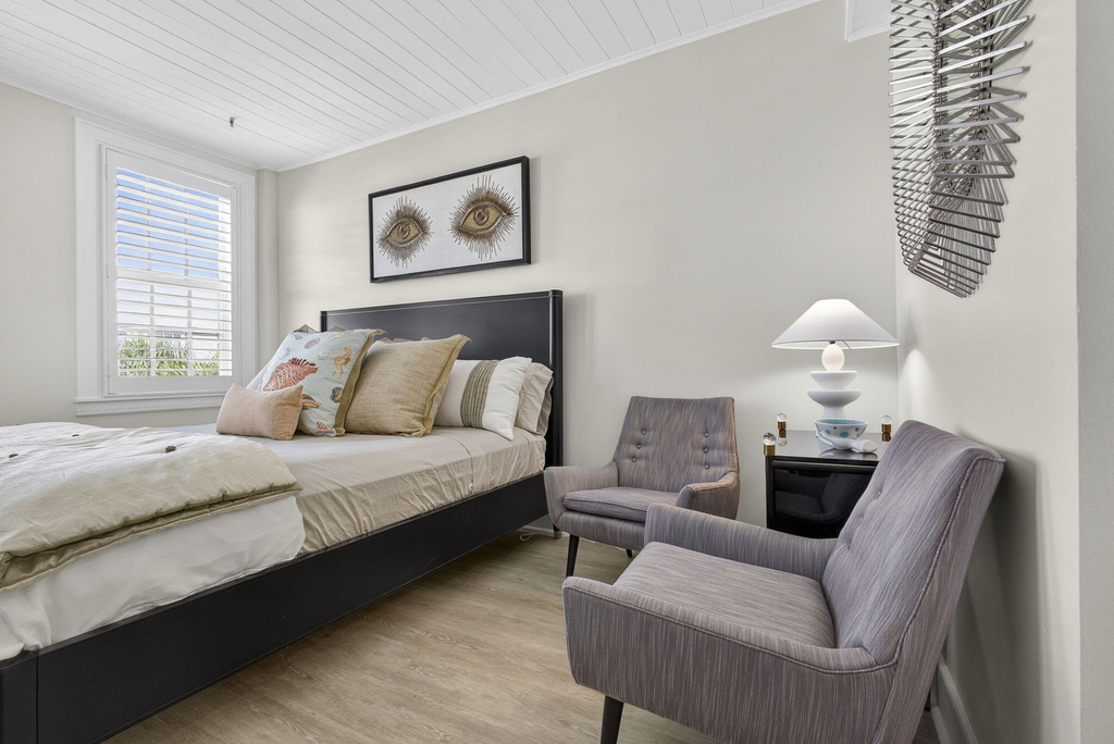 235 Sunrise Avenue - Photo 2