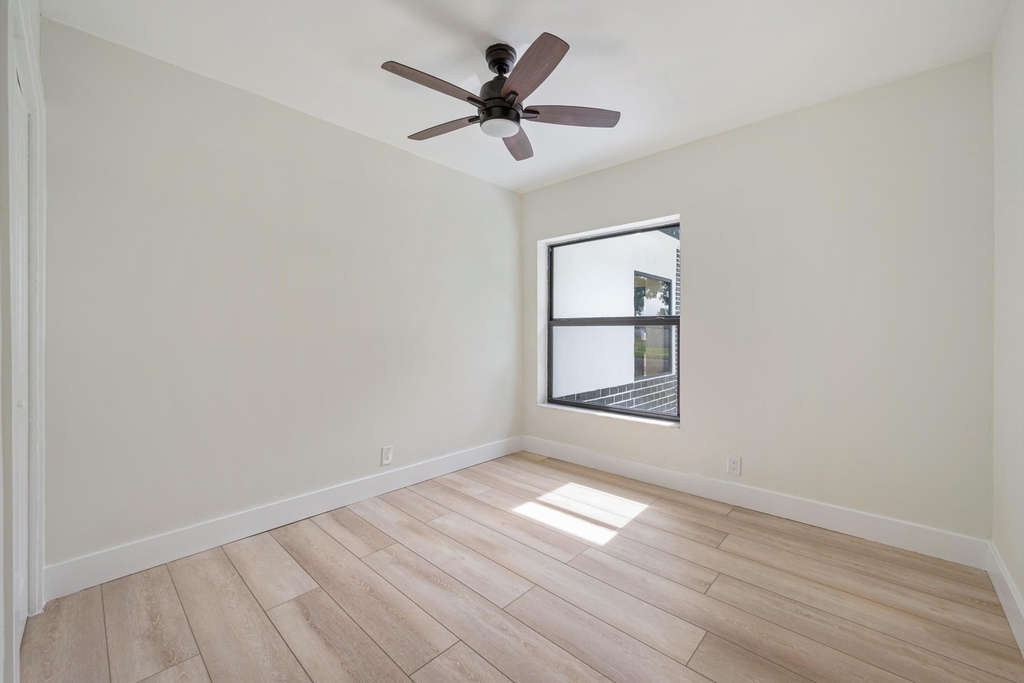 8201 Nw 67th Avenue - Photo 16