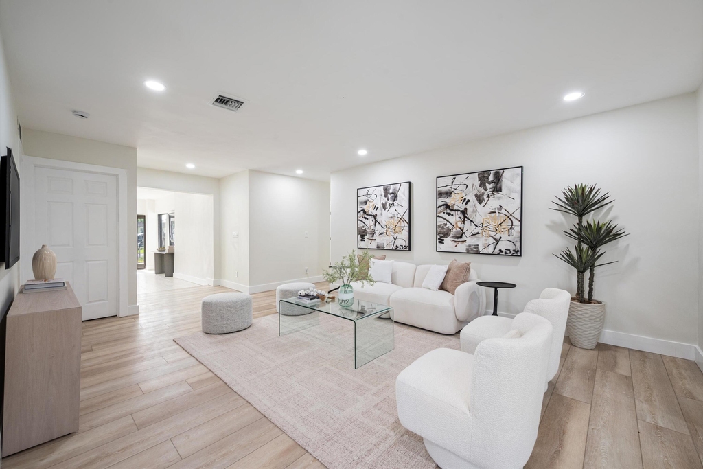 8201 Nw 67th Avenue - Photo 3