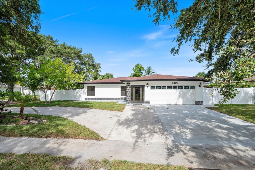 8201 Nw 67th Avenue - Photo 0