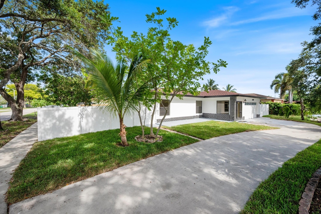 8201 Nw 67th Avenue - Photo 23