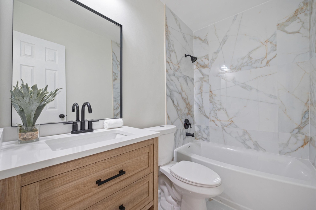 8201 Nw 67th Avenue - Photo 18