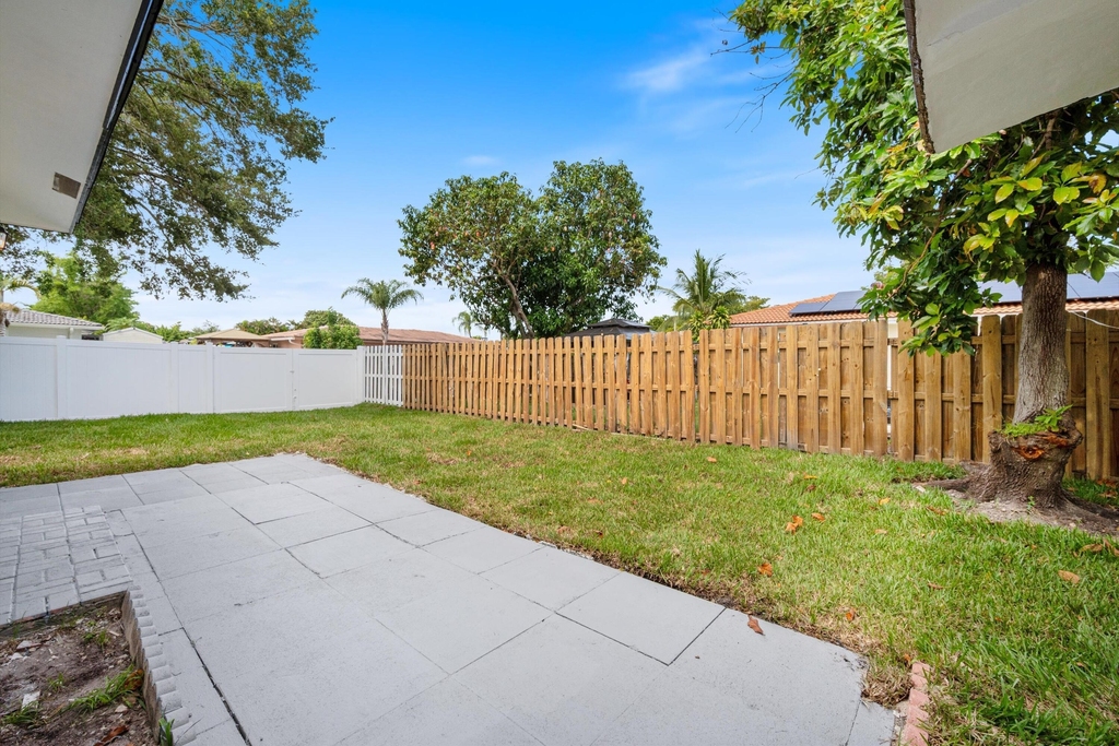 8201 Nw 67th Avenue - Photo 21