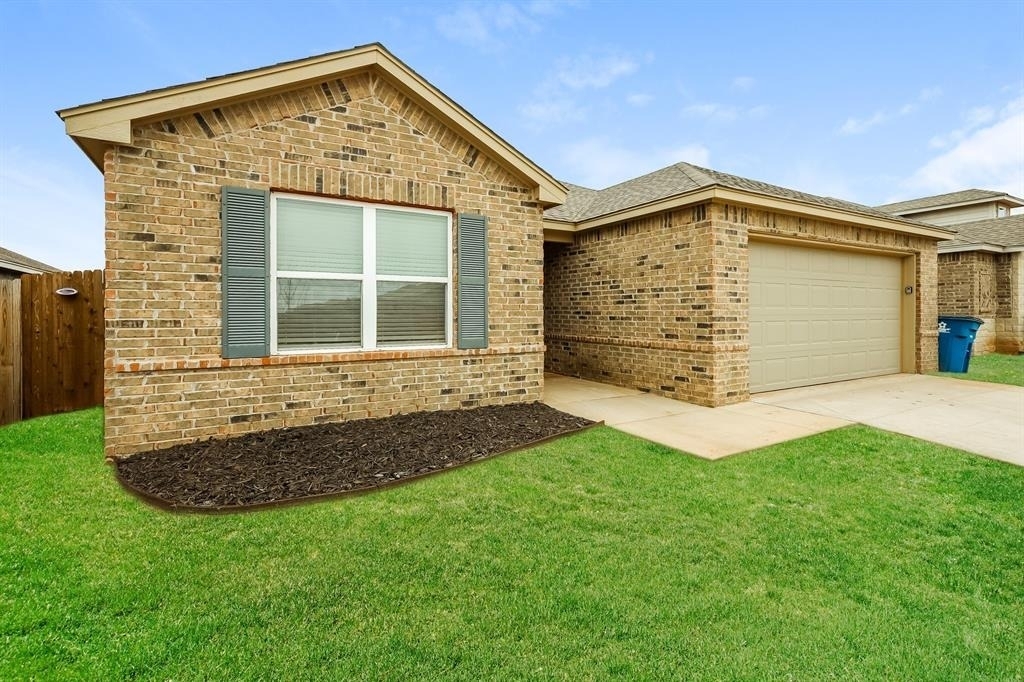 518 Crystal Lane - Photo 1