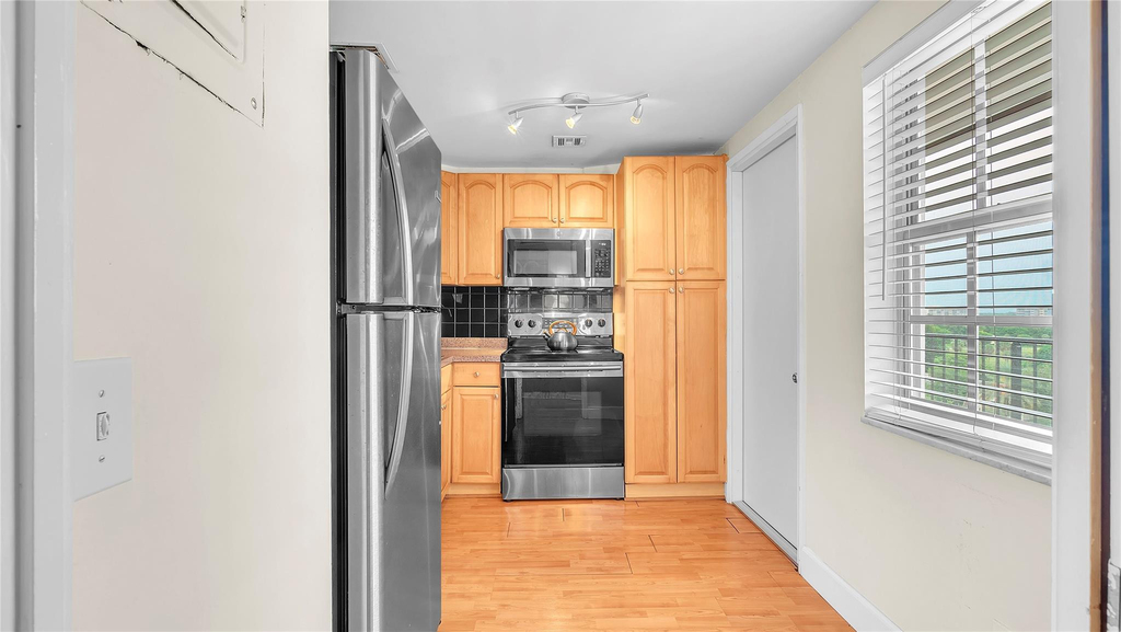 3150 N Palm Aire Drive - Photo 11