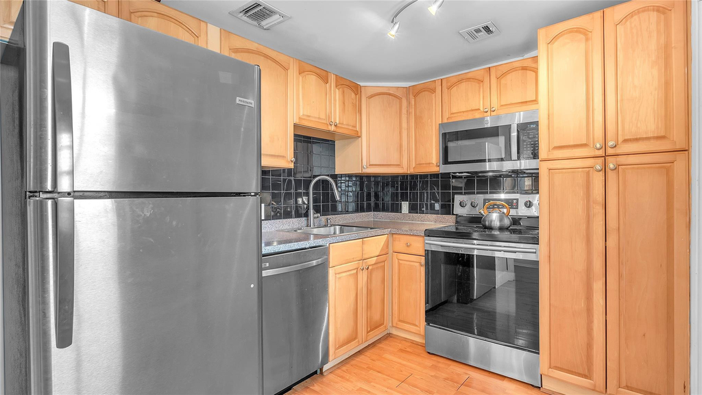 3150 N Palm Aire Drive - Photo 10