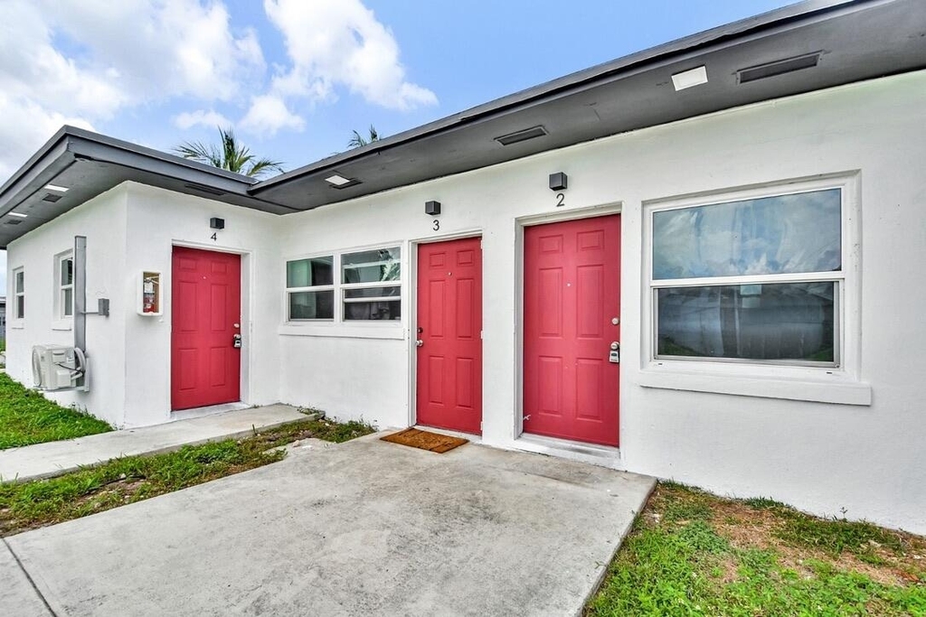 1725 Ne 148th Street - Photo 2