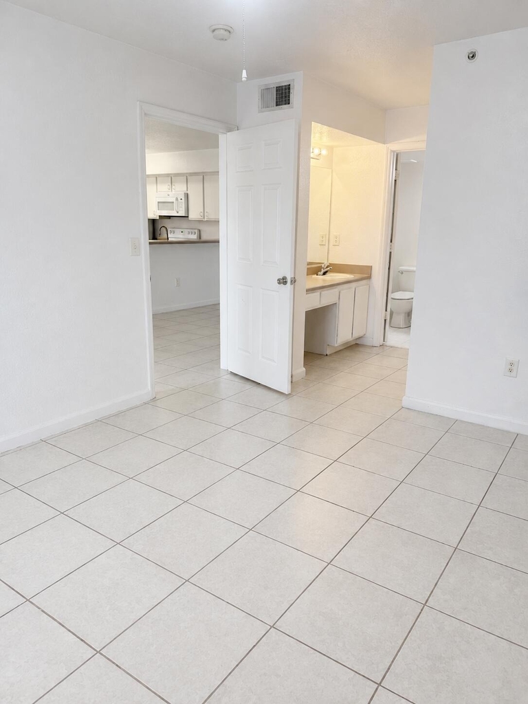 121 Sw Palm Drive - Photo 8