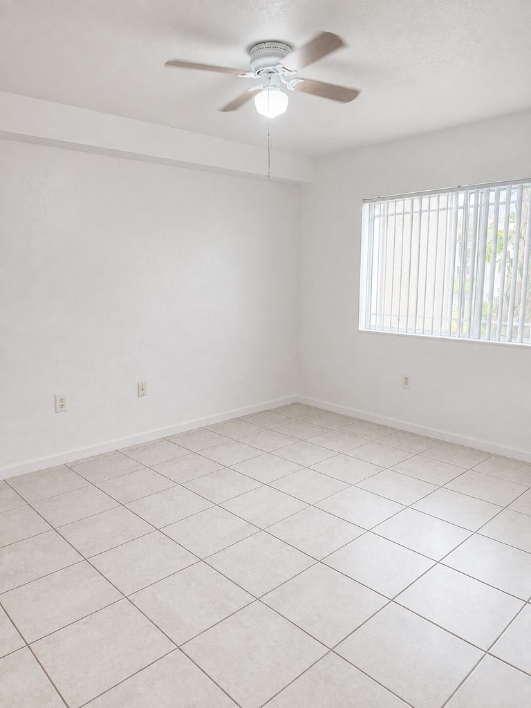 121 Sw Palm Drive - Photo 7